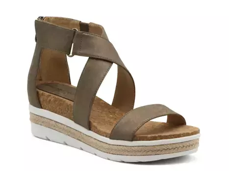 Сандалии Capers Wedge Sandal Adrienne Vittadini, цвет bronzemetallic