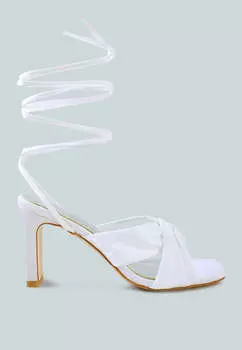 Сандалии Chasm из атласа с завязками и сборками на блочном каблуке London Rag, белый