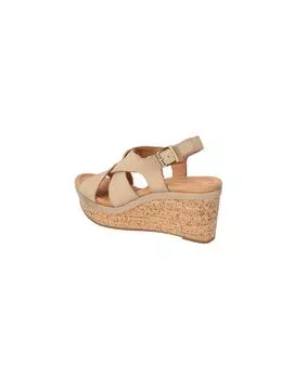 Сандалии Clarks Keilsandaletten Elleri Rae, цвет nougat