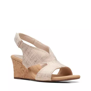 Сандалии Clarks KyarraAster, бежевый