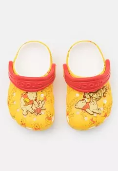 Сандалии CLASSIC DISNEY WINNIE THE POOH UNISEX Crocs, цвет white/multi-coloured