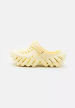 Сандалии ECHO UNISEX Crocs, цвет buttercream