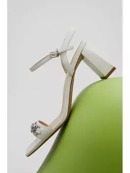 Сандалии Estro, бежевый