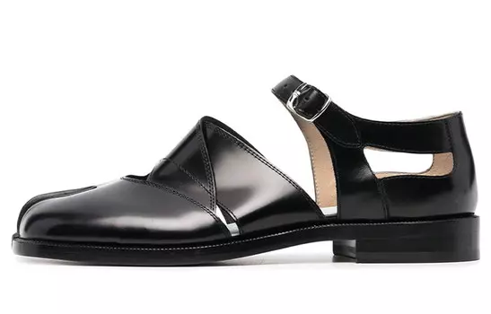 Сандалии из кожи с вырезами Tabi Maison Margiela