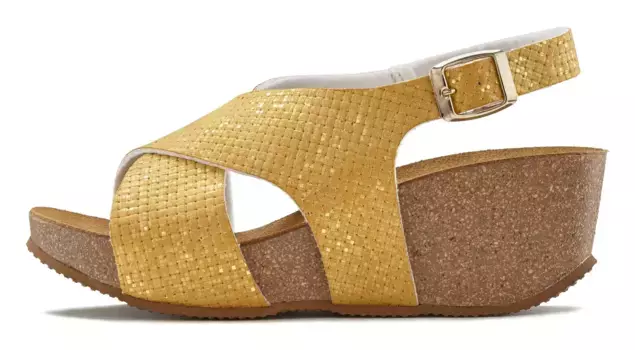 Сандалии LASCANA, летняя обувь на танкетке и пробковой стельке, цвет Curry-Gelb
