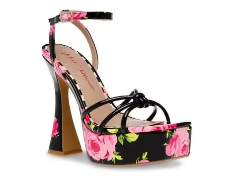 Сандалии на платформе Betsey Johnson Tiky, черный