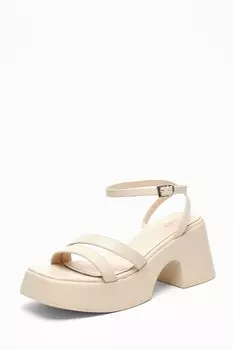 Сандалии на платформе из искусственной кожи телесного цвета с массивной отделкой QUIZ Clothing