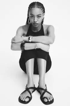 Сандалии на плоской подошве с разделителем пальцев Pull And Bear, черный