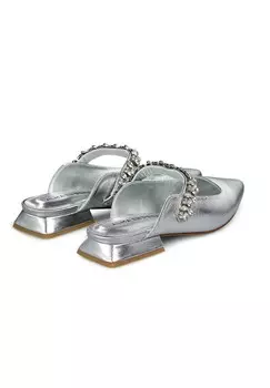 Сандалии на плоской подошве TIRA PEDRERIA Alma en Pena, серебро