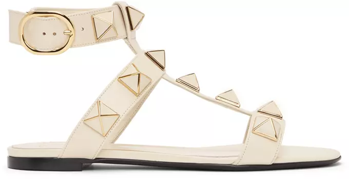 Сандалии Off-White с римскими заклепками на плоской подошве Valentino Garavani