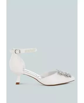 Сандалии Onkana на каблуке-рюмочке с брошью и бриллиантами London Rag, белый
