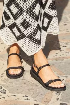 Сандалии Phoenix с ремешками с пряжками Linzi, черный