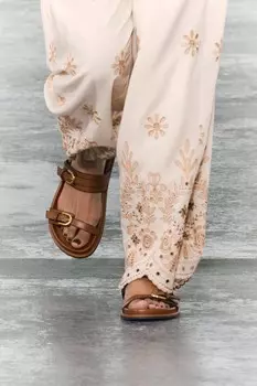 Сандалии с пряжкой ZARA, коричневый