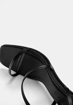 Сандалии с ремешками STRAPPY PULL&BEAR, черный