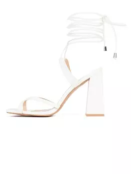 Сандалии с Т-образным ремешком Celena Chenaya, белый