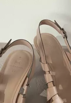 Сандалии SIGNATURE CAGE, REGULAR FIT Next, бежевый
