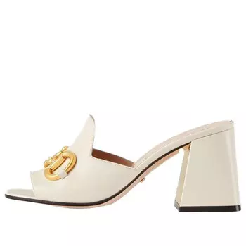 Сандалии slide sandal with horsebit 'white leather' Gucci, белый
