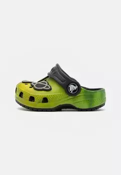 Сандалии SMU CLASSIC TIE DYE GLOW IN THE DARK OVERLOAD UNISEX Crocs, цвет black/multi-coloured