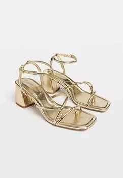 Сандалии Stradivarius, золотого цвета