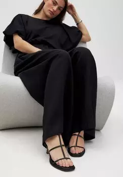 Сандалии STRAPPY NA-KD, черный