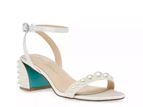 Сандалии Tina Betsey Johnson, White