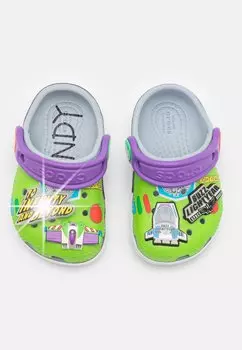 Сандалии TOY STORY BUZZ CLASSIC UNISEX Crocs, цвет blue/grey