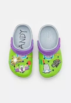 Сандалии TOY STORY BUZZ CLASSIC UNISEX Crocs, цвет blue/grey