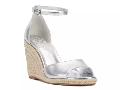 Сандалии Vince Camuto Felyn на танкетке, серебристый металлик