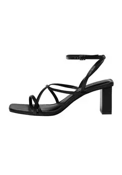 Сандалии With Crossover Straps PULL&BEAR, черный