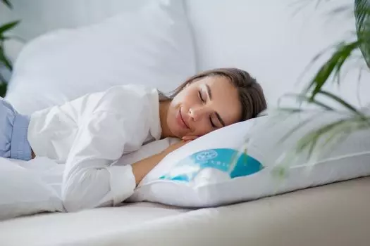 Sandaro Подушка из гусиного пуха Подушка из пуха с перьями Натуральный продукт 50% пух 50% перья (1500 грамм) Sandaro Home