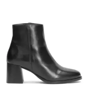 Сапоги на широком каблуке в минималистическом стиле. Kazar, черный