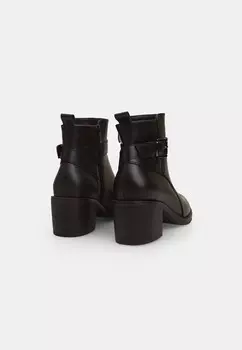 Сапоги в ковбойском/байкерском стиле Bata, черный