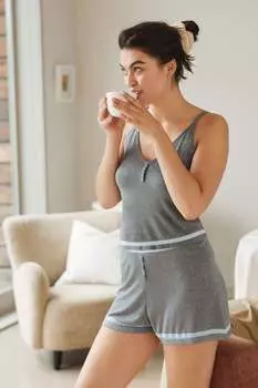 Savannah Miller x блестящие шорты Next, черный