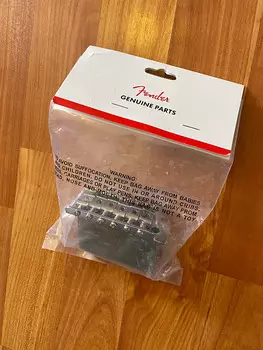 Сборка бриджа Fender Standard Stratocaster в винтажном стиле 005-9561-000 Standard Stratocaster Vintage-Style Bridge Assembly