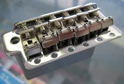 Сборка тремоло Stratocaster Fender Mexico Vintage 50-60-х годов 0054619000 Mexico MIM Standard Vintage Strat Tremolo 005-4619-000