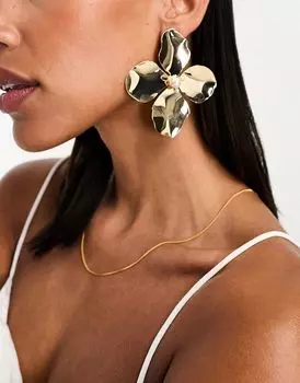 Серьги-гвоздики ASOS DESIGN с объемным цветочным узором золотистого цвета