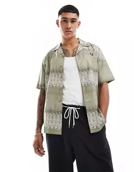 Серая футболка Fred Perry – Sound Wave – с воротником с лацканами и абстрактным волнистым принтом