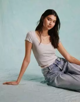 Серая футболка с круглым вырезом и кружевной отделкой Miss Selfridge