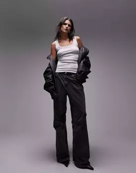 Серая майка в рубчик с глубоким вырезом Topshop