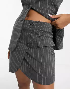 Серая мини-юбка асимметричного кроя с запахом Monki mix & match в тонкую полоску