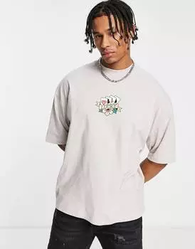 Серая оверсайз-футболка с принтом на груди ASOS DESIGN