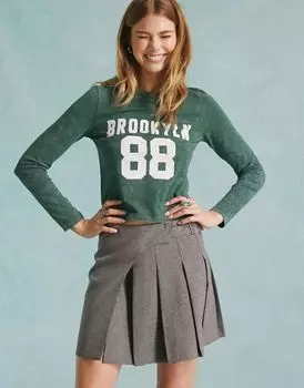 Серая плиссированная юбка Miss Selfridge с пряжкой и запахом