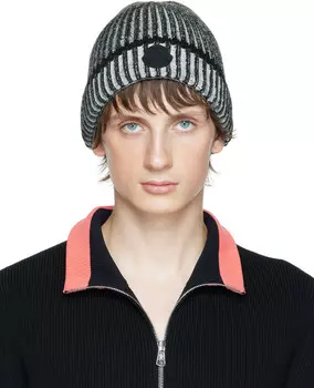 Серая шапка в рубчик Moncler