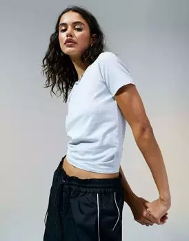 Серая укороченная футболка приталенного кроя ASOS