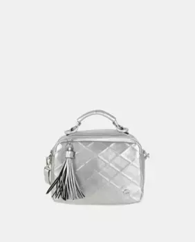 Серебряная сумочка в тон, сочетающая фактурный и гладкий материал Volum