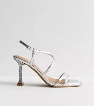 Серебряные босоножки на каблуке с квадратным носком с имитацией кожи и украшением New Look, серебряный