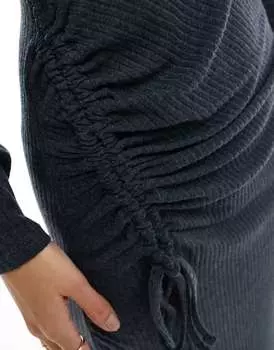 Серое трикотажное платье миди со сборками по бокам New Look