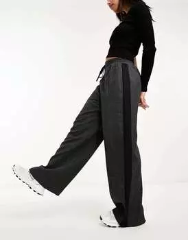 Серые брюки без застежки с контрастной вставкой ASOS
