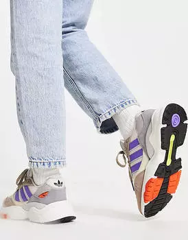 Серые кроссовки adidas Originals Retropy F90 с яркими акцентами