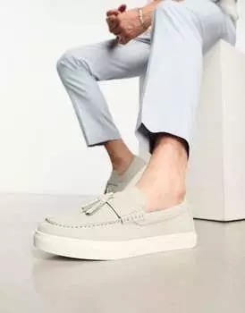 Серые лоферы из искусственной замши с кисточками ASOS DESIGN на белой подошве